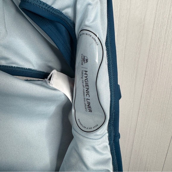 Cupshe Blue and White Bikini Set with Tropical Leaf Print - Picture 10 of 11